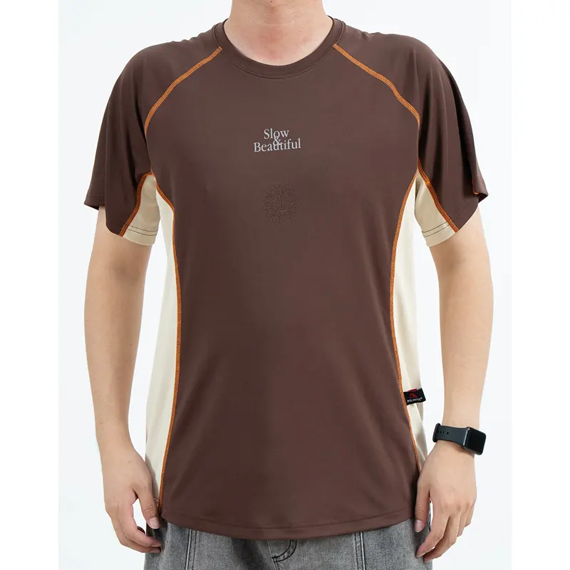 Brun andas Raglan T-shirt med krämfärgade sidopaneler och orange sömmar