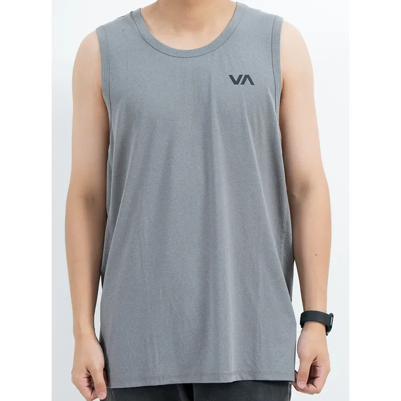 Grå linne med Scoop Neck med logotyp på bröstet och sidobokstäver