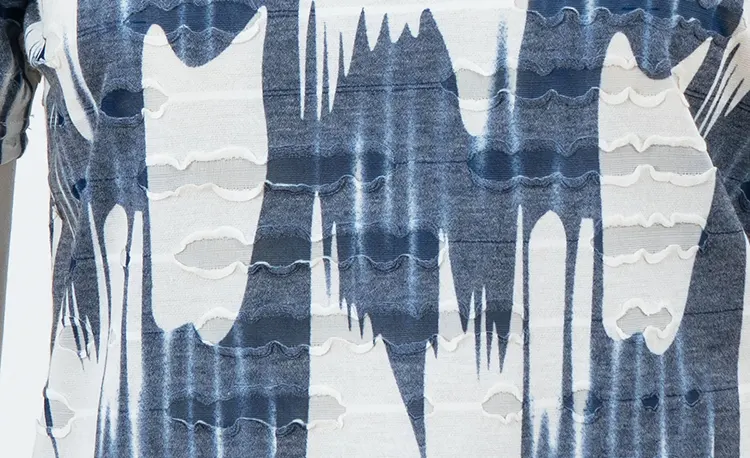 Blue and White Abstract Print T-Shirt with Ripple Texture