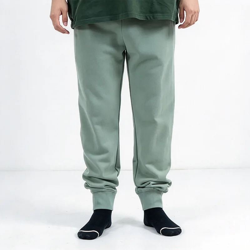 Sage Green joggingbyxor med ribbstickade ankelmanschetter